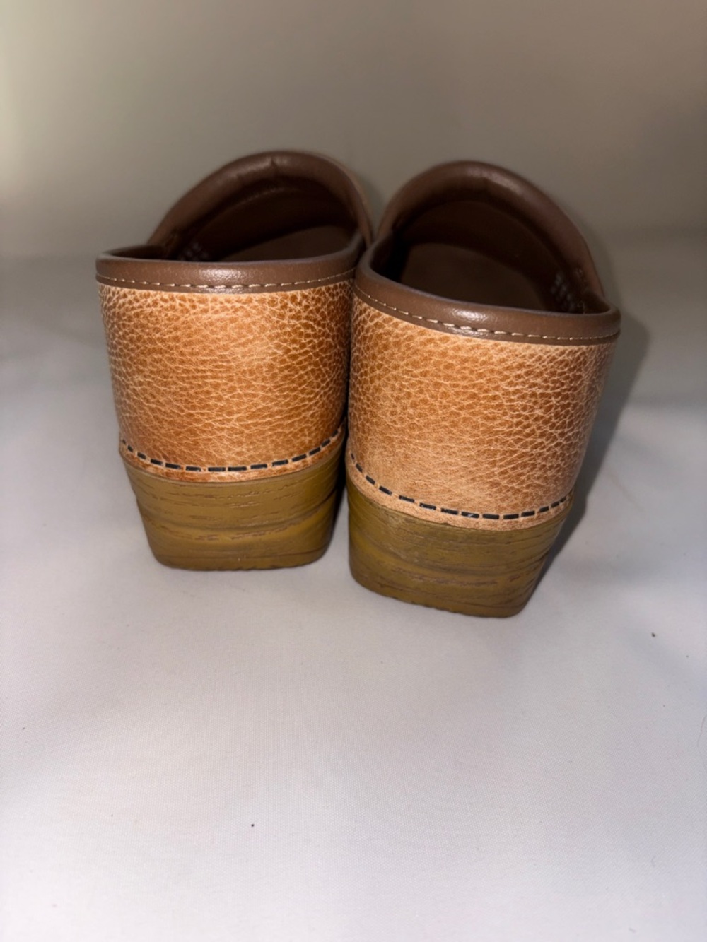 Dansko Professional Honey Distressed Heritage Clog Slip-Ons size 39 - Picture 6 of 8